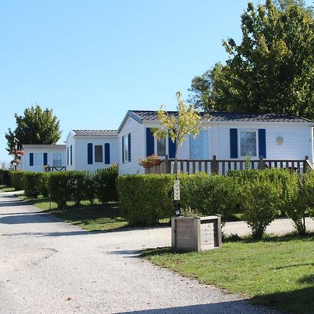 Camping Du Pontis Verteillac エクステリア 写真