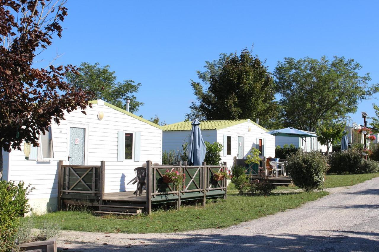 Camping Du Pontis Verteillac エクステリア 写真