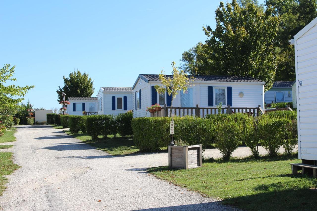 Camping Du Pontis Verteillac エクステリア 写真