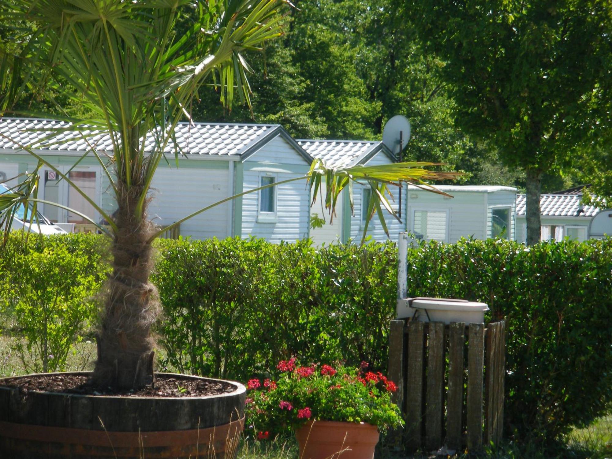 Camping Du Pontis Verteillac エクステリア 写真
